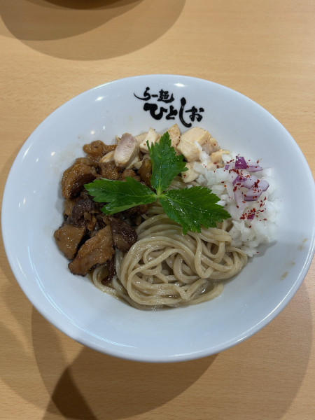 「ぼっかけ油そば（1300円）」@らー麺ひとしおの写真