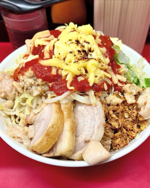 「大ぶたねぎ汁なし 周年限定ピザ 全マシ」@ラーメン二郎 中山駅前店の写真