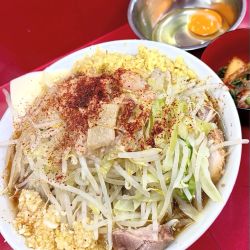 小ラーメン豚2枚 全部マシ しょうが チーズ キムチ 生卵
