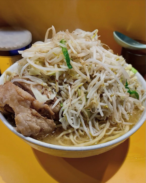 「聖夜限定 丸鶏入りスープ 麺増し ニンニク ヤサイ」@ラーメン二郎 八王子野猿街道店2の写真