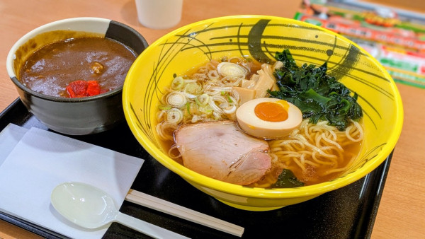 「醤油ラーメンミニカレー丼セット（1,250円）」@炙りチャーシューラーメン 口福軒の写真