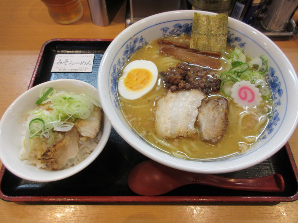 「みそらーめん（１１３０円）＋ミニチャーシュー丼３４０円」@佐貫大勝軒ゆうの写真