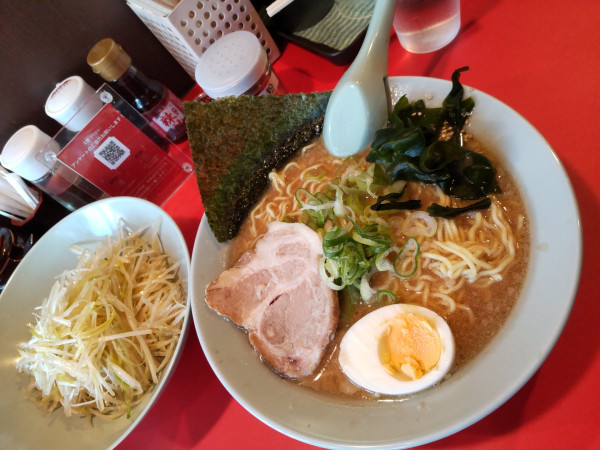 「朝ラーメン＋ネギ(別皿)、味噌変更100円」@ラーメンショップ○波 武蔵浦和店の写真