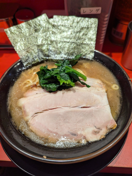 「ラーメン中盛+サービスチャーシュー+ライス」@ラーメン 三楽家の写真