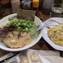 博多ラーメン+半チャーハン
