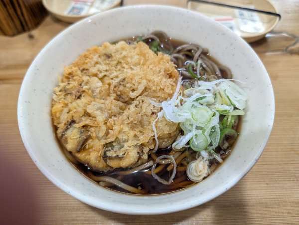 「天ぷらそば（480円）」@そば処 二葉 神田駅南口店の写真