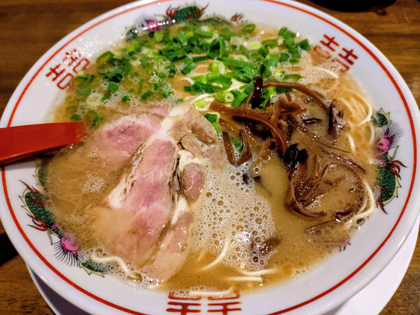 「豚骨ラーメン、替玉」@ラーメン池田の写真