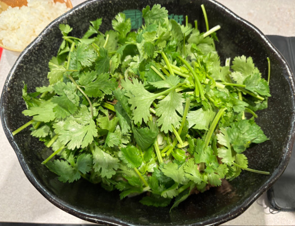 「汁なし担々麺　大盛 +パクチー +ネギ +肉みそ +半ライス」@汁なし担担麺専門キング軒 横浜関内南口店の写真