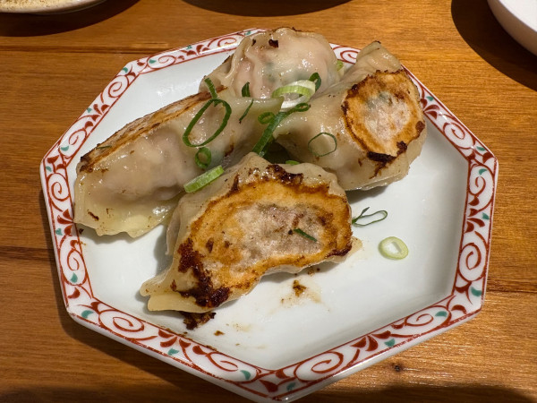 「手包餃子(4ヶ)600円 他いろいろ」@POT 東久留米店の写真