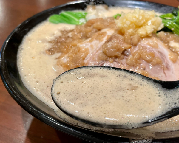 「鶏二郎(醤油)/和え玉」@鶏白湯らーめん 叶の写真