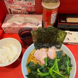 ラーメンほうれん草増し硬濃、ライス
