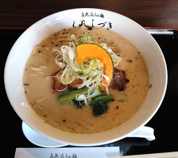 「塩白湯らぁ麺」@自然派らぁ麺 くれしづき 新宿早稲田店の写真