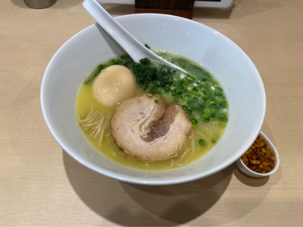 「塩（硬さ・ばり）+玉子+揚げニンニク（920+120+30＝1,」@S.S Century Plus 戸塚店の写真