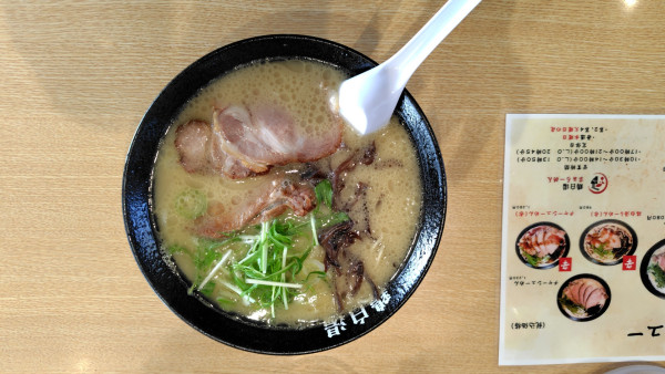 「鶏白湯らーめん（中盛）」@鶏白湯まぁらーめんの写真