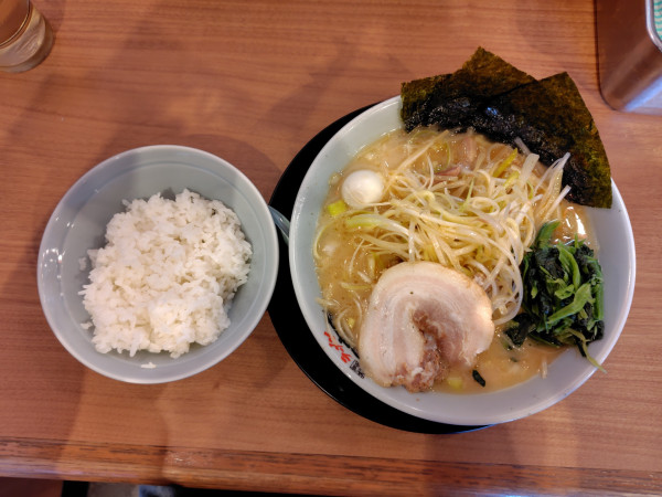 「醤油豚骨ネギラーメン並」@町田商店 大成店の写真
