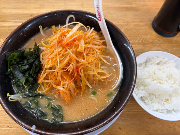 「ねぎ味噌ラーメン¥950+無料ライス」@くるまやラーメン 古川店の写真
