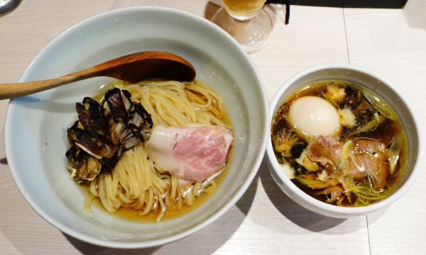 「黒舞茸と比内地鶏の昆布水つけ麺（醤油）＋味玉＋生ビール」@柳麺 呉田-goden-の写真