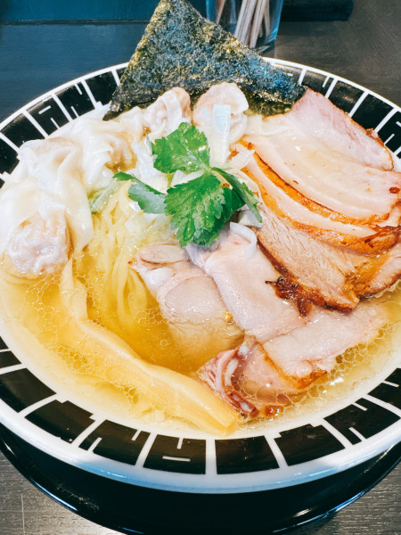 「塩雲呑そば」@つけ麺 中華そば アンタイNOODLESの写真