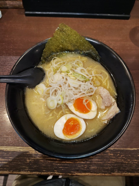 「味玉入り鶏白湯らーめん  ﾒﾝﾏ抜き」@豊来軒の写真