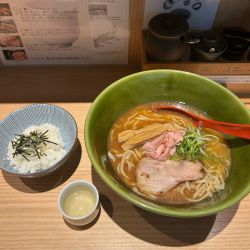 焼きあご塩らー麺＋お茶漬け(1050円)