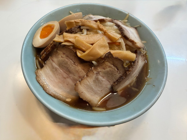 「特上醤油チャーシュー麺1240円＋味玉子90円＋ライス180」@さっぽろ亭 岐阜店の写真