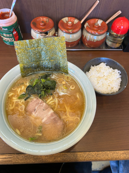 「中ラーメン(1000円) ライス(130円)」@寿々㐂家 曙町店の写真