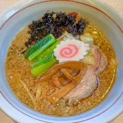 背脂中華そば 930円