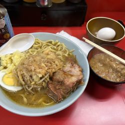 ラーメン少なめ+ブタカスアブラ+生卵