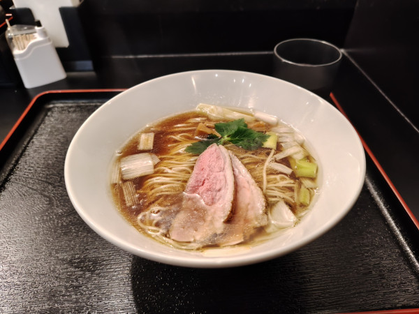 「鴨だし醤油ラーメン¥1050」@麺堂にしき 新宿歌舞伎町店の写真