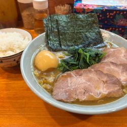 全部のせとんこつしょうゆ1100円大盛150円ライス100円