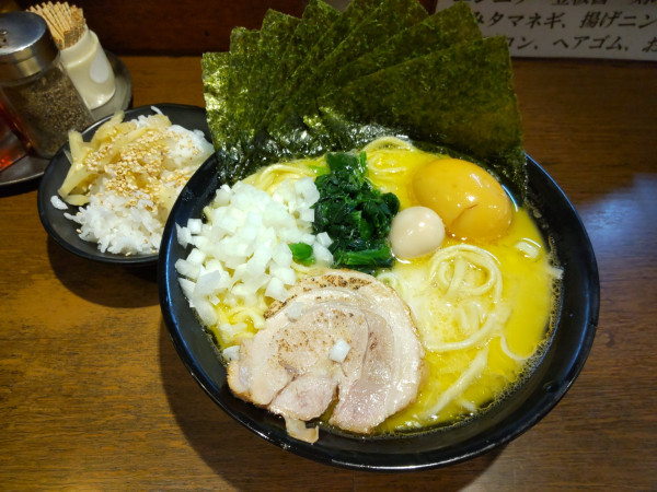 「塩ラーメン、味玉&のり(サービス)」@濃厚豚骨ラーメン 濱虎家の写真