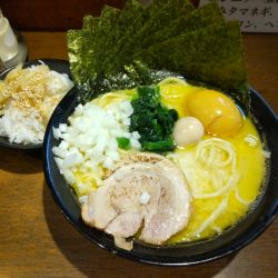 塩ラーメン、味玉&のり(サービス)