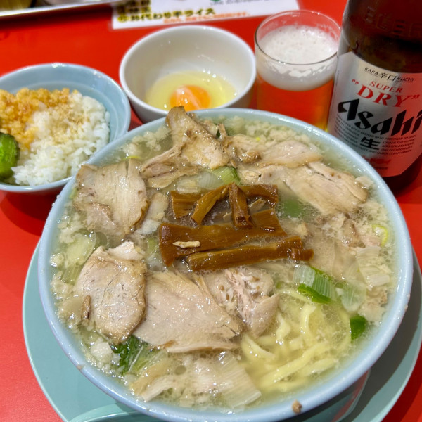 「ねぎとんラーメン+びんビール+無料半ライス+サービス生卵」@ラーメンねぎとんの写真