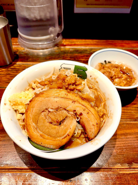 「濃厚雷そば(並)　柏幻想ポーク」@雷 船橋駅前店の写真