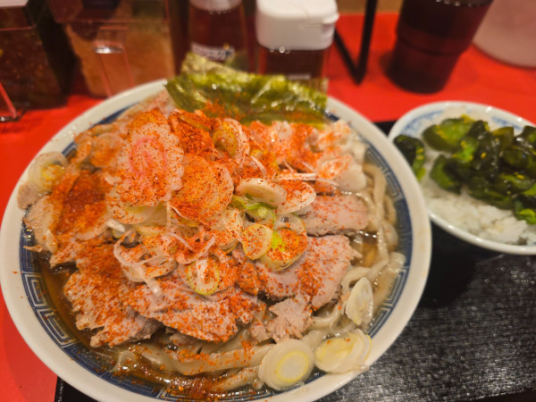 「豚メン(400g) セアブラ ・ライス￥1,400」@イッチャンラーメンの写真