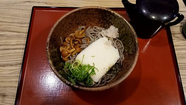 「山かけそば」@麦笛たまき 浜乃木店の写真