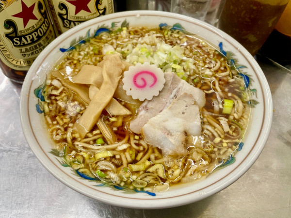 「サッポロ赤星２本＋もやしピーマン竹の子皿→ ラーメン 細葱」@中華そば みたかの写真