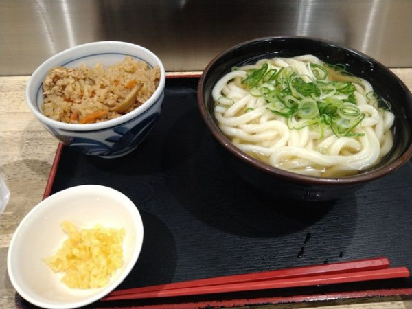「かけうどん」@つくもうどん 塩小路本店の写真