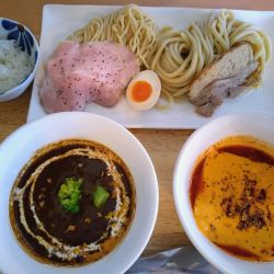 2☓2つけ麺（ナポリタンつけ汁＆牛モツカレーつけ汁）