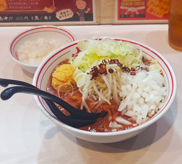 「極北極・辛さ10倍+ネギ+刻みタマネギ+クラニン」@蒙古タンメン 中本 御徒町店の写真