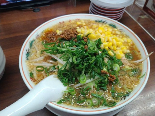 「北海道濃厚味噌らぁめん（コーントッピング）」@ラーメン魁力屋 河原町三条店の写真