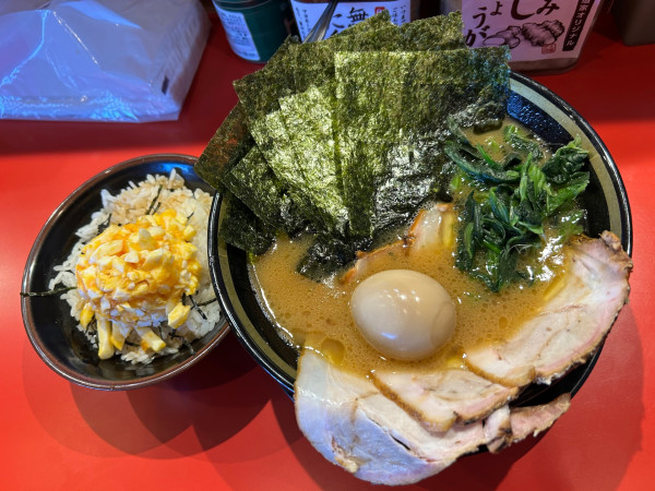 「王道乃印ラーメン　玉子まぶし」@家系ラーメン王道乃印ふく家の写真