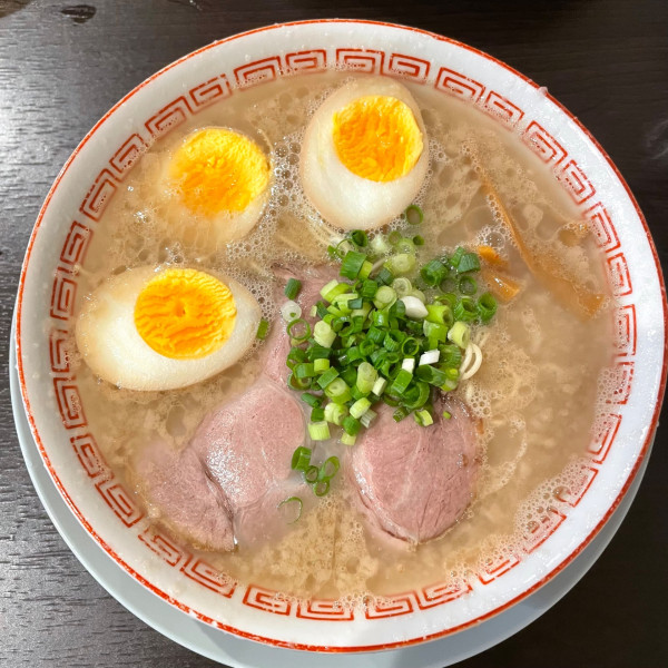 「博多こってり+味玉+替玉」@濃厚豚骨らーめん 博多一路の写真