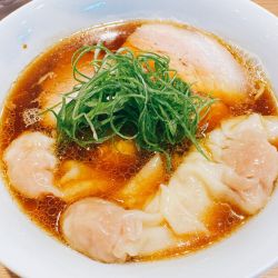 海老ワンタン炭火焼き焼豚醤油らぁ麺