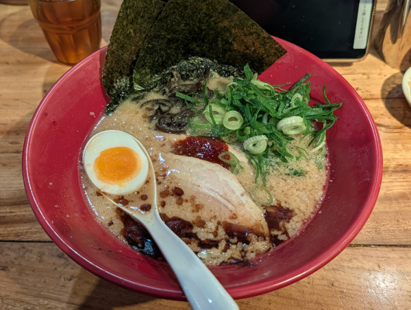 「極・赤丸新味＋ネギ＋替玉」@博多一風堂 上野広小路店の写真