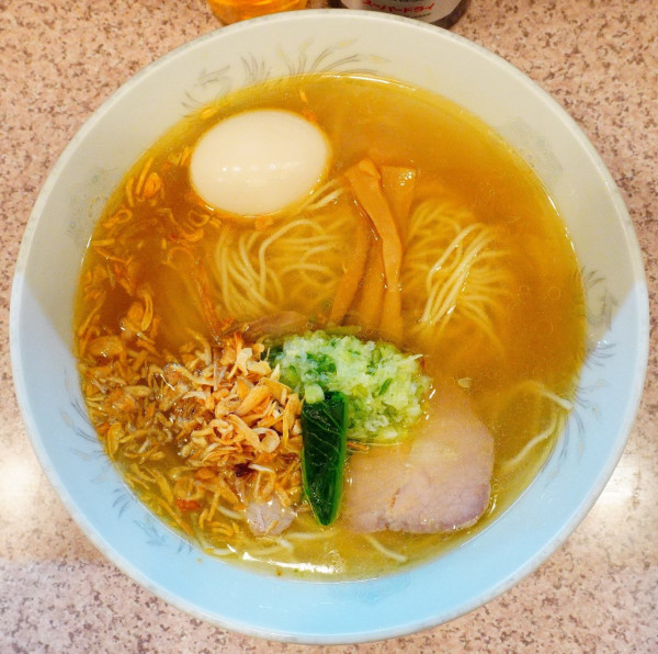 「塩ネギラーメン＋揚げネギ増量＋半熟煮卵＋ビール（中瓶）」@ラー麺専門店 こしがやの写真