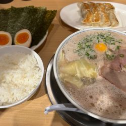 月見ワンタン麺＋海苔＋味玉＋ライス＋餃子