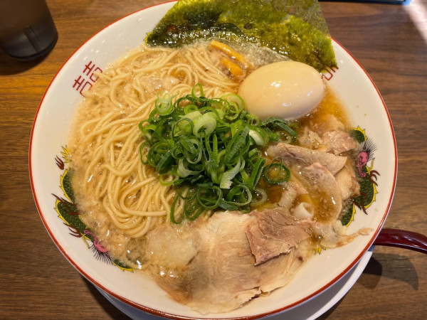 「味玉こってり背脂醤油ラーメン　￥９９０」@熊猫商店の写真