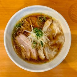 鶏醤油ワンタンメン:1,500円