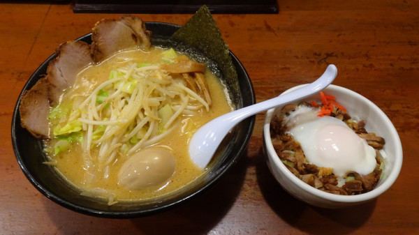「おやじ麺（990円）＋スペシャル＋ミニチャーシュー丼」@北海道らーめん おやじ 本荘店の写真